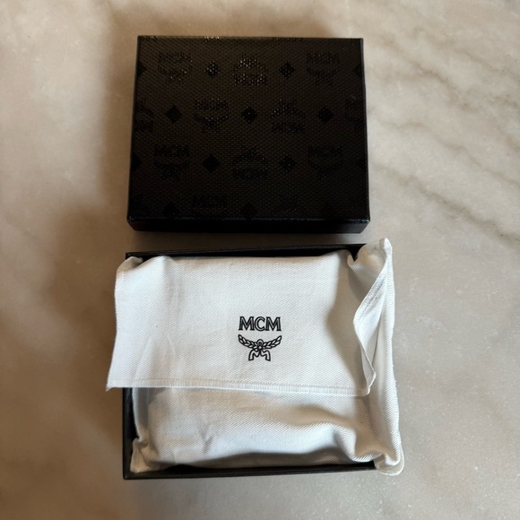 New MCM men’s white Bifold Wallet In Visetos Original monogram - Picture 4 of 11